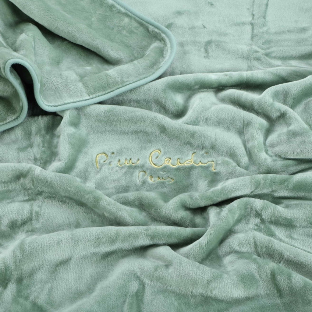 Couverture Pierre Cardin