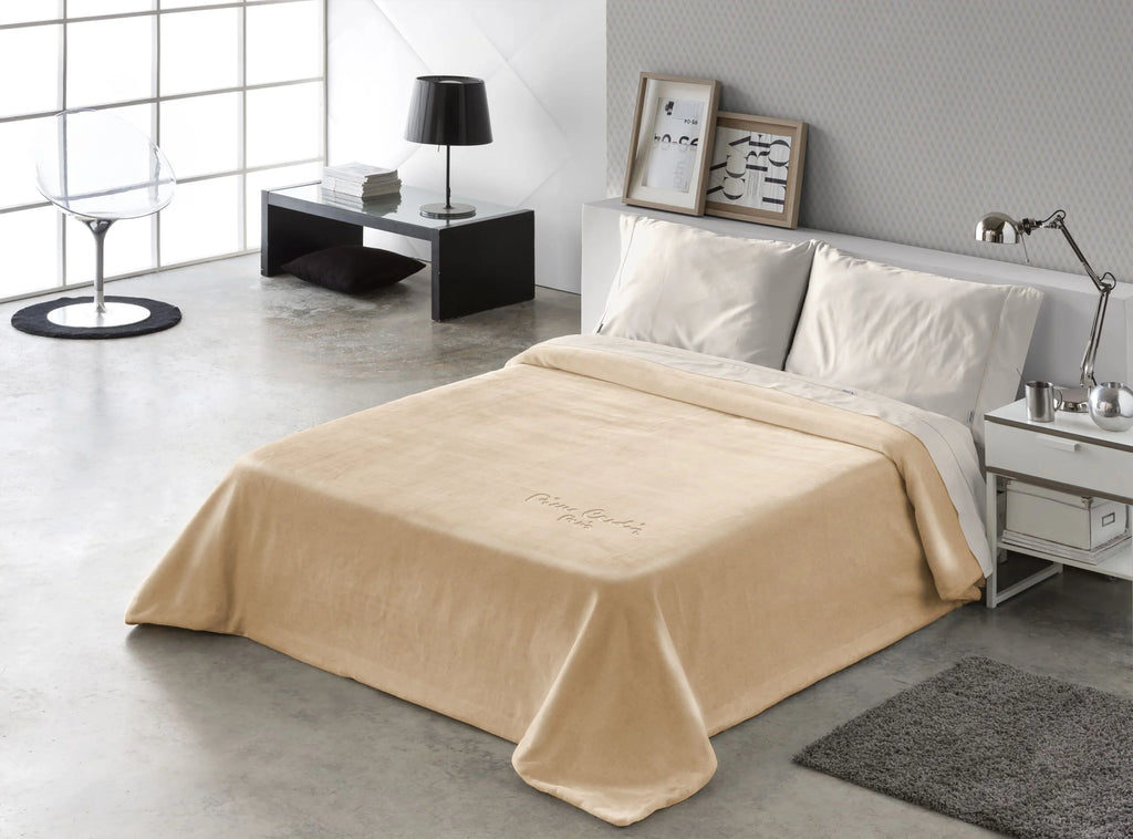 Couverture Pierre Cardin